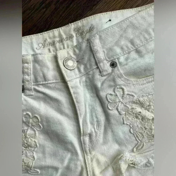 American Eagle Outfitters White Floral Embroidered Stretch Jean Short shorts  0 - Picture 3 of 11